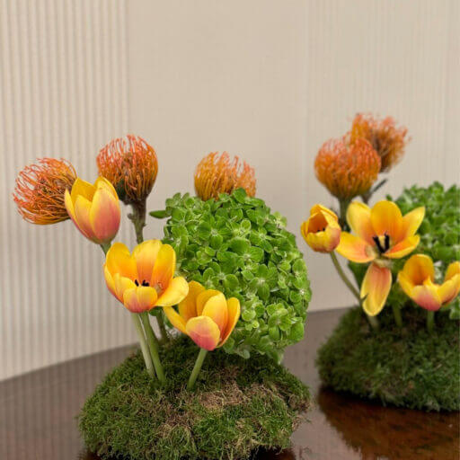 Tropical table arrangement